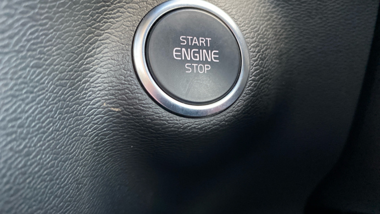 Volvo XC40 2.0 B3P Ultra Dark 5dr Auto Petrol Estate